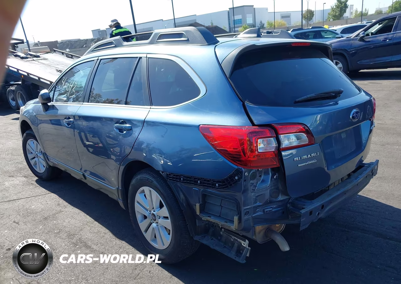 2018 Subaru Outback 2.5I Premium VIN:4S4BSACC0J3353851 - 3