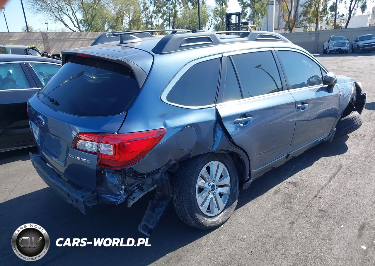 2018 Subaru Outback 2.5I Premium VIN:4S4BSACC0J3353851 - 4