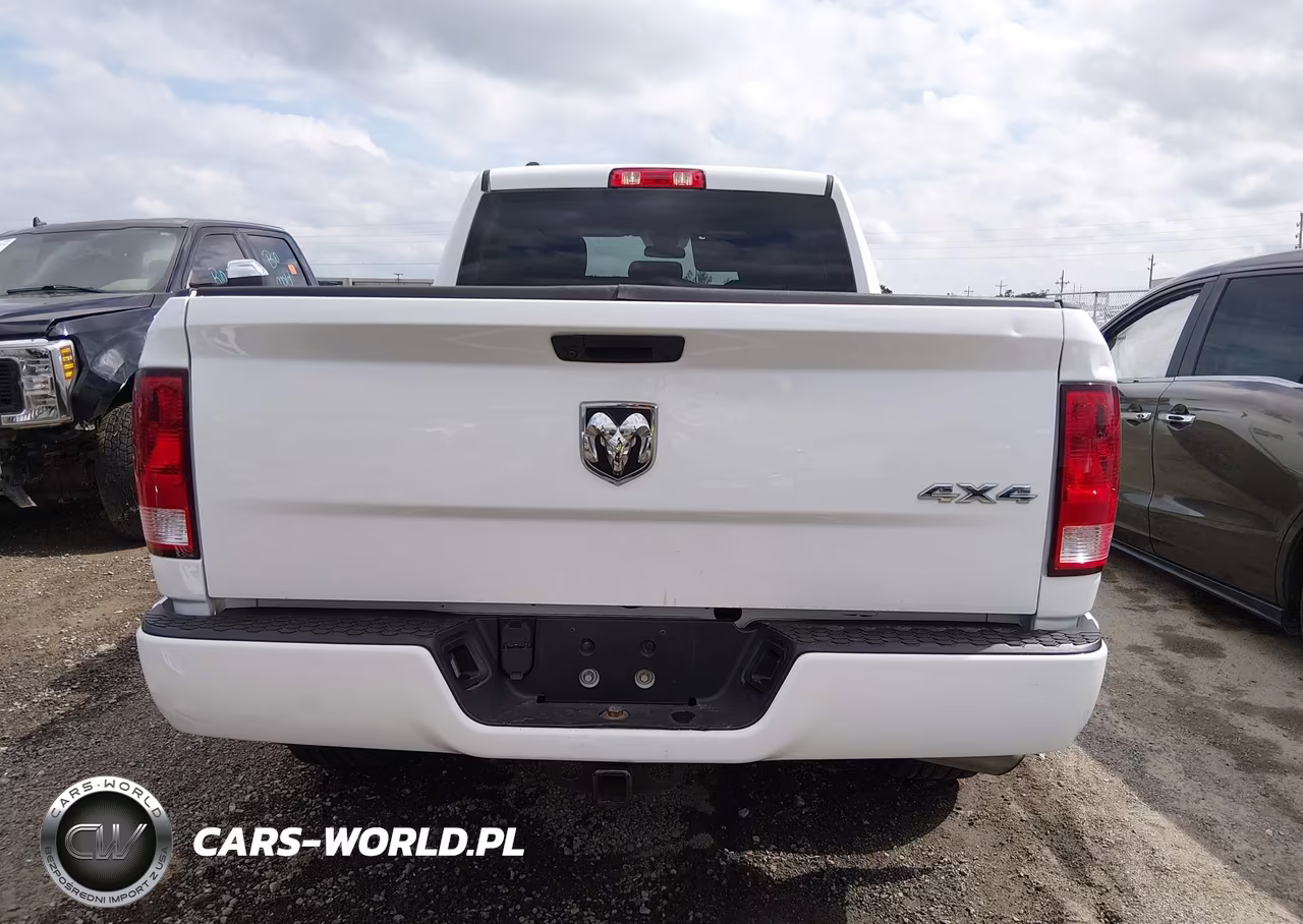 2019 Ram 1500 Classic Express 4X4 6'4 Box VIN:1C6RR7FG7KS747412 - 17