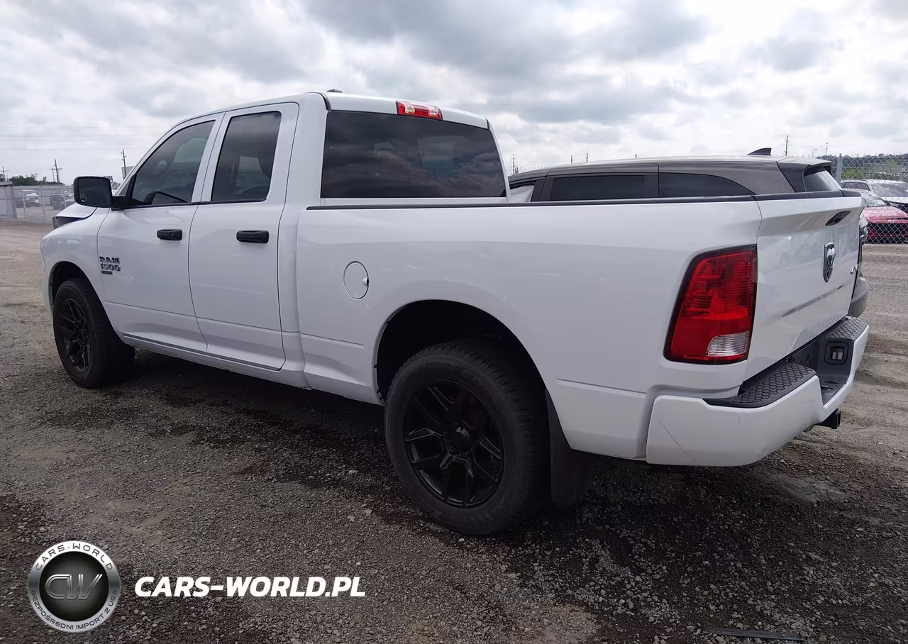 2019 Ram 1500 Classic Express 4X4 6'4 Box VIN:1C6RR7FG7KS747412 - 3