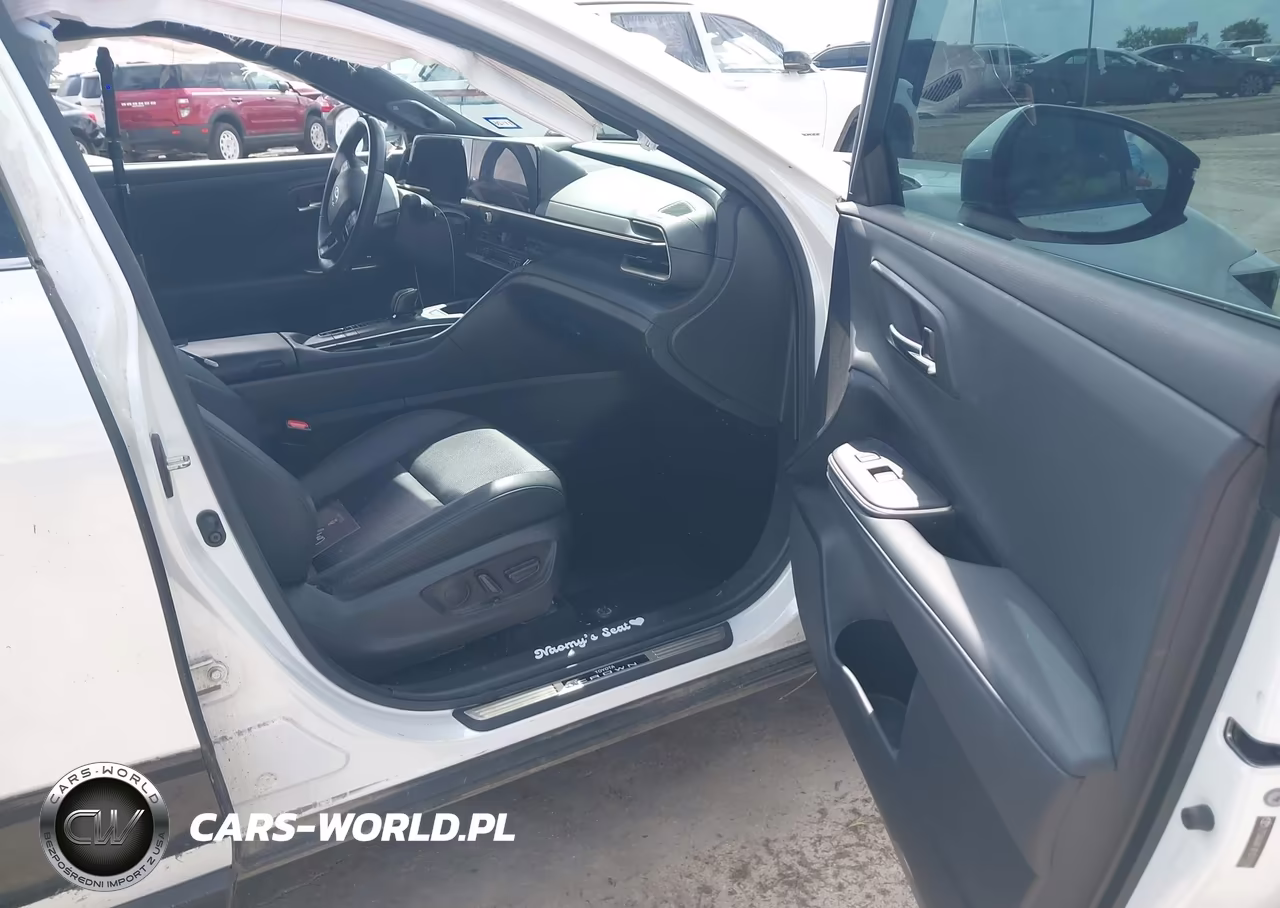 2023 Toyota Crown Limited VIN:JTDAAAAF4P3017676 - 5
