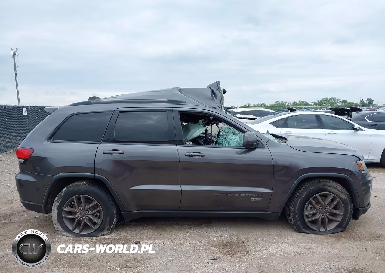 2017 Jeep Grand Cherokee 75Th Anniversary Edition 4X2 VIN:1C4RJEAG4HC647685 - 12