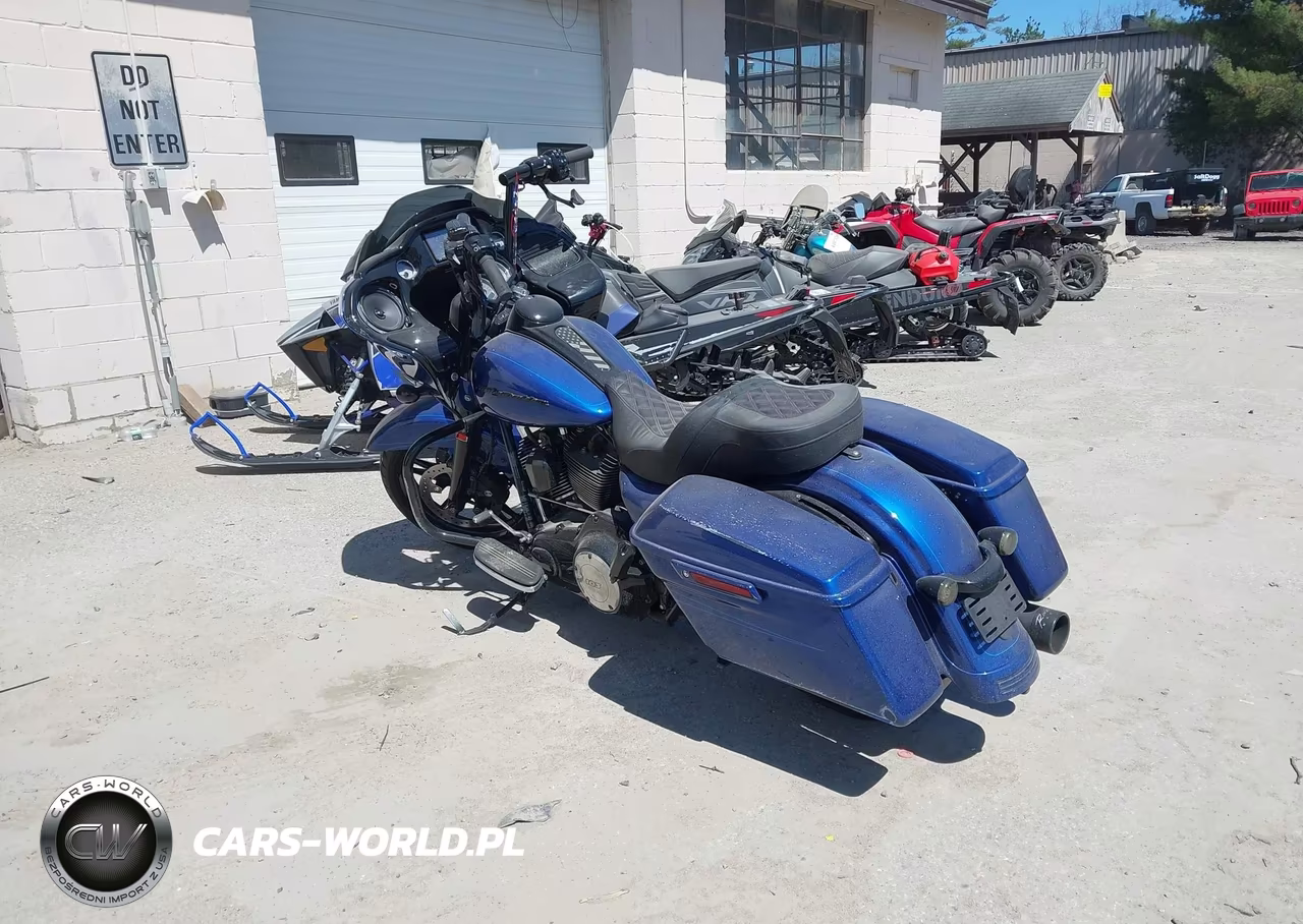 2015 Harley-Davidson Fltrxs Road Glide Special VIN:1HD1KTM19FB703935 - 3