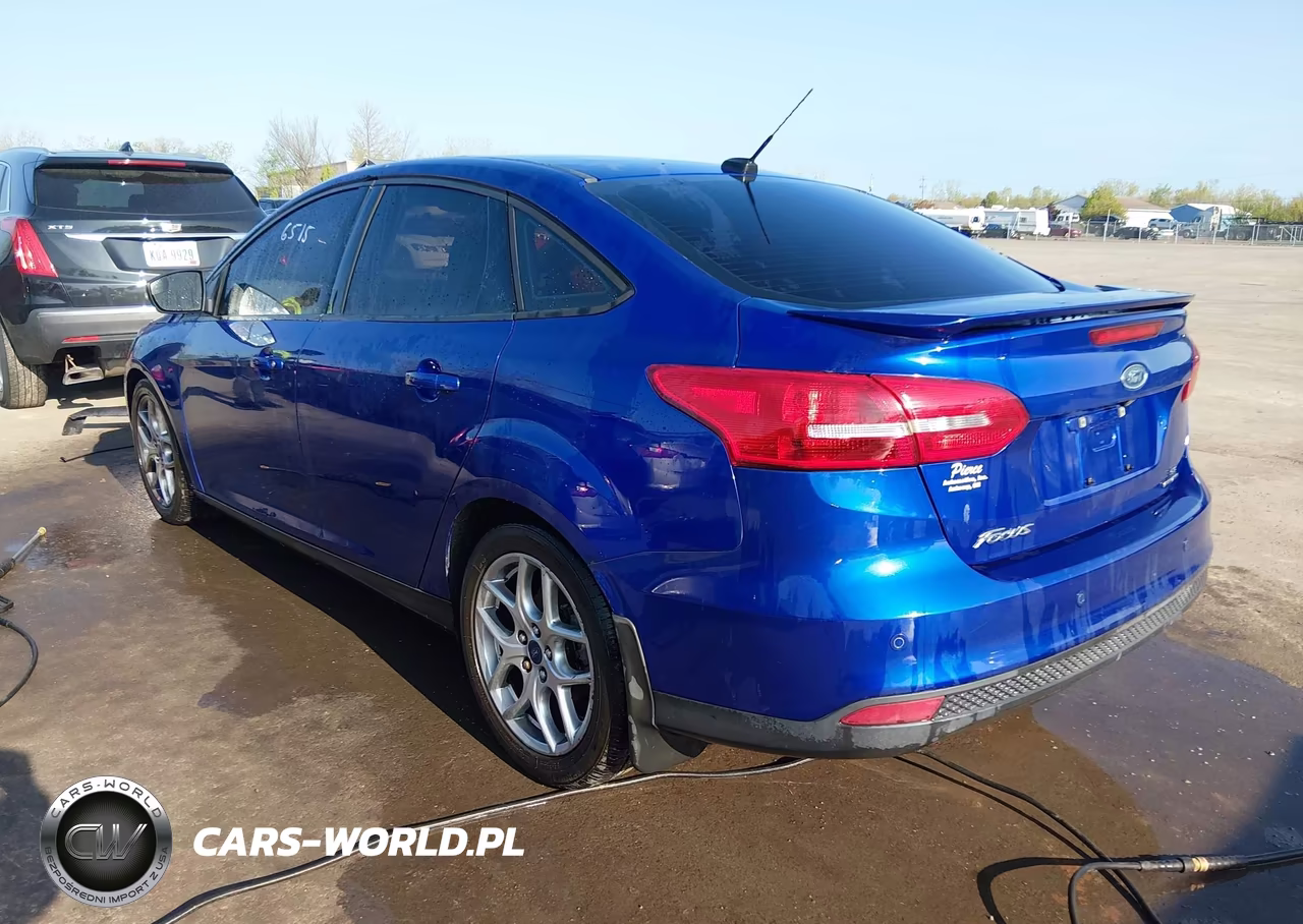 2015 Ford Focus Se VIN:1FADP3F25FL340006 - 3