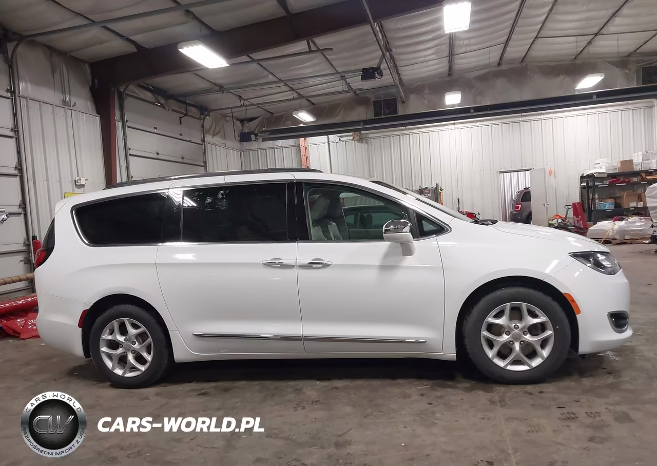 2020 Chrysler Pacifica Limited VIN:2C4RC1GG1LR285891 - 13