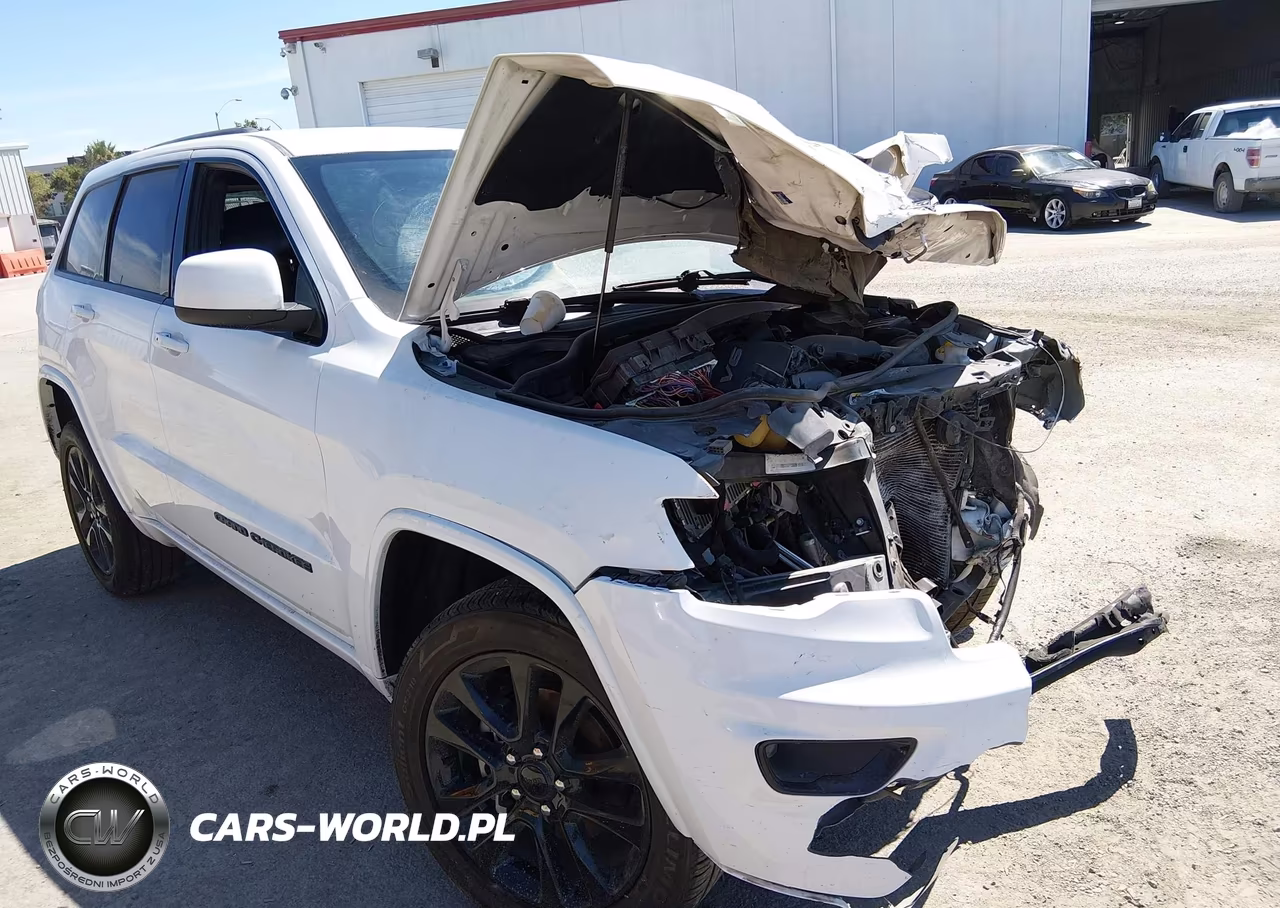 2019 Jeep Grand Cherokee Altitude 4X2 VIN:1C4RJEAGXKC574796 - 19