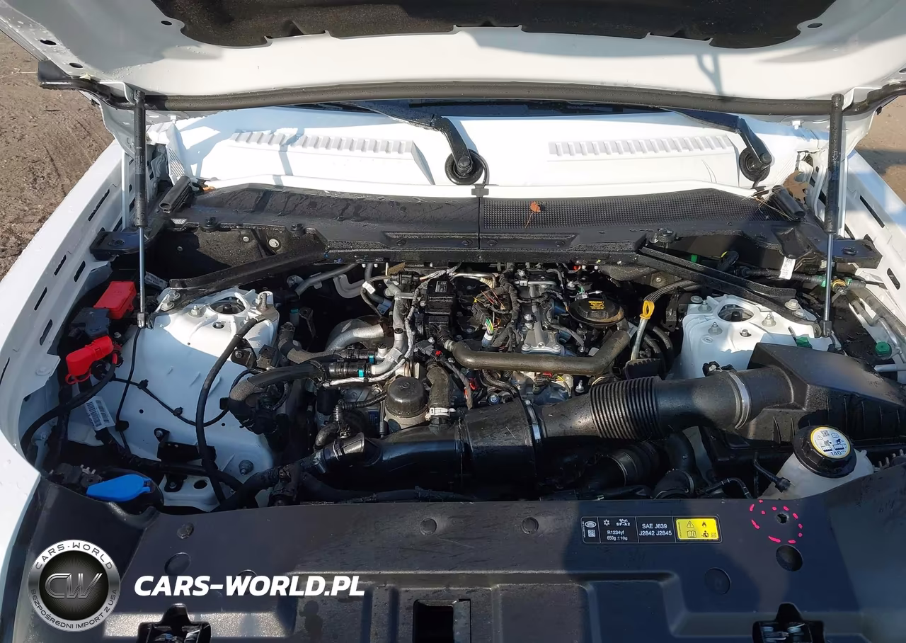 2025 Land Rover Defender 110 P300 VIN:SALEJ7EX3S2384342 - 10