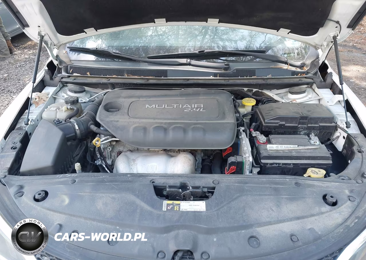 2015 Chrysler 200 Limited VIN:1C3CCCABXFN745070 - 10