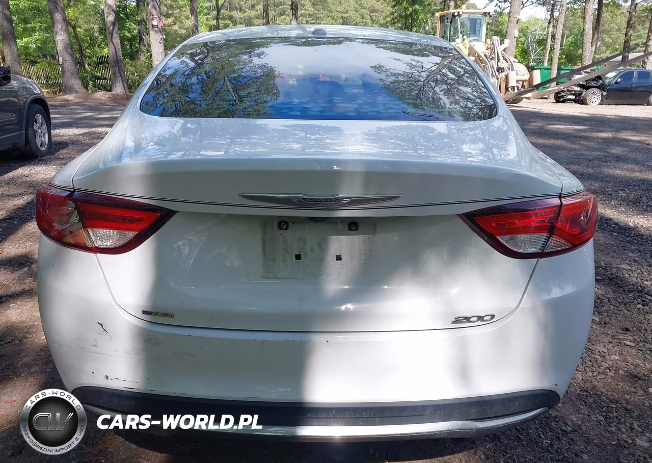 2015 Chrysler 200 Limited VIN:1C3CCCABXFN745070 - 17
