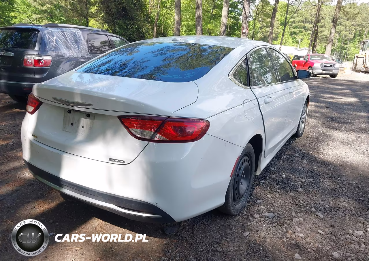 2015 Chrysler 200 Limited VIN:1C3CCCABXFN745070 - 4