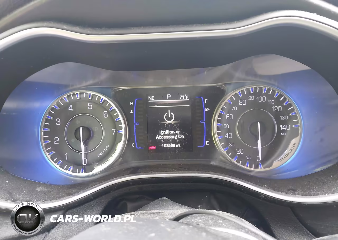 2015 Chrysler 200 Limited VIN:1C3CCCABXFN745070 - 7