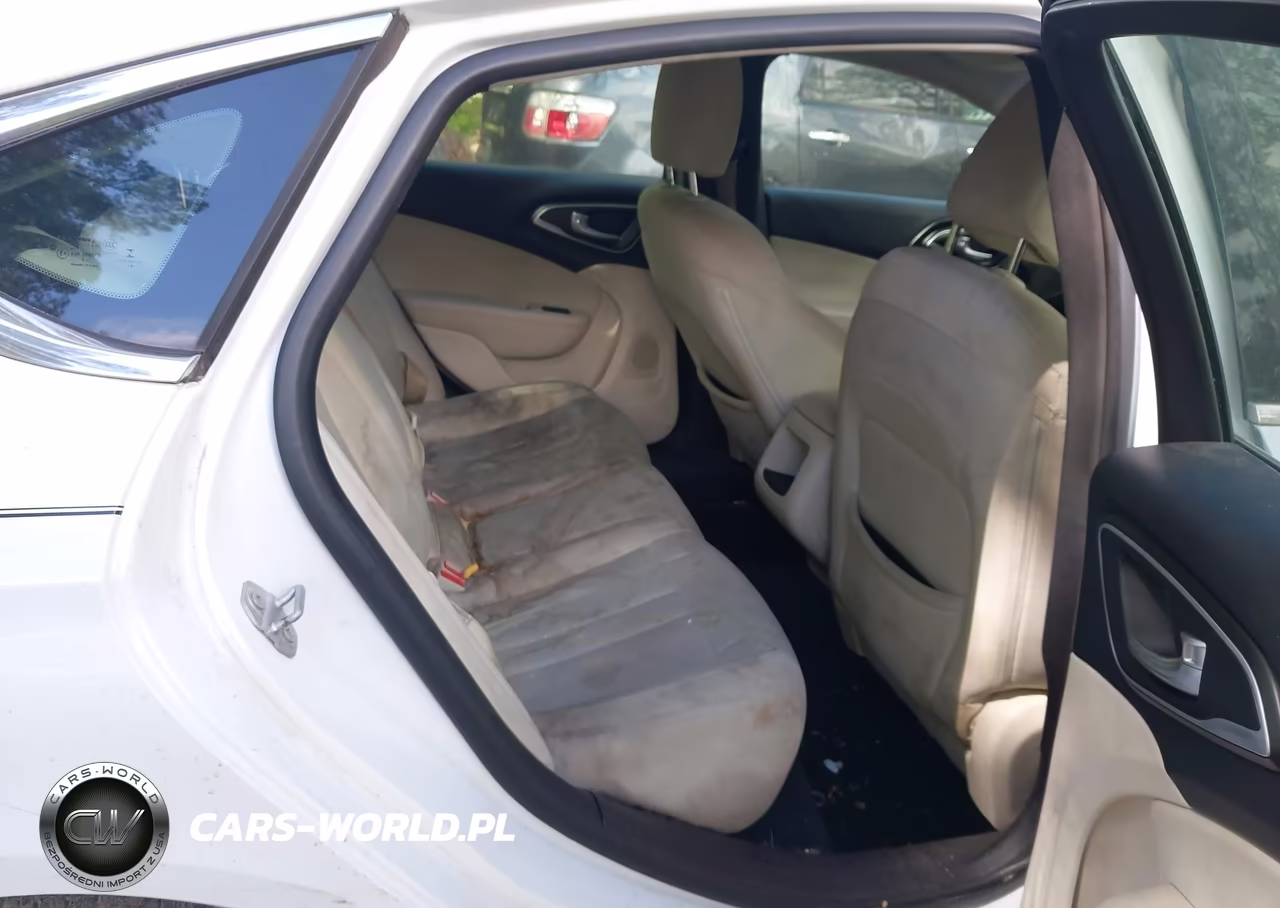 2015 Chrysler 200 Limited VIN:1C3CCCABXFN745070 - 8