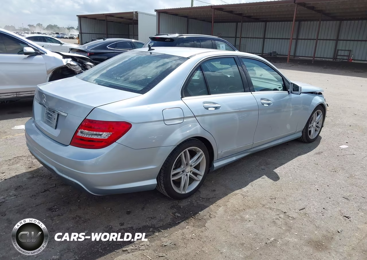 2014 Mercedes-Benz C 250 Sport VIN:WDDGF4HB9EG247984 - 4