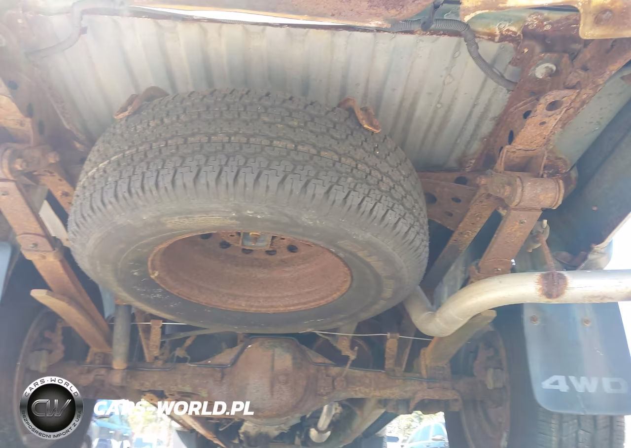 2002 Toyota Tacoma Base V6 VIN:5TEWN72NX2Z884352 - 17