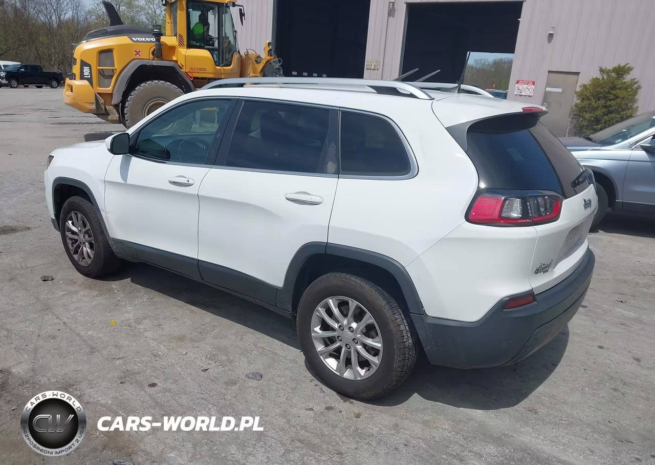 2019 Jeep Cherokee Latitude 4X4 VIN:1C4PJMCB7KD260648 - 3