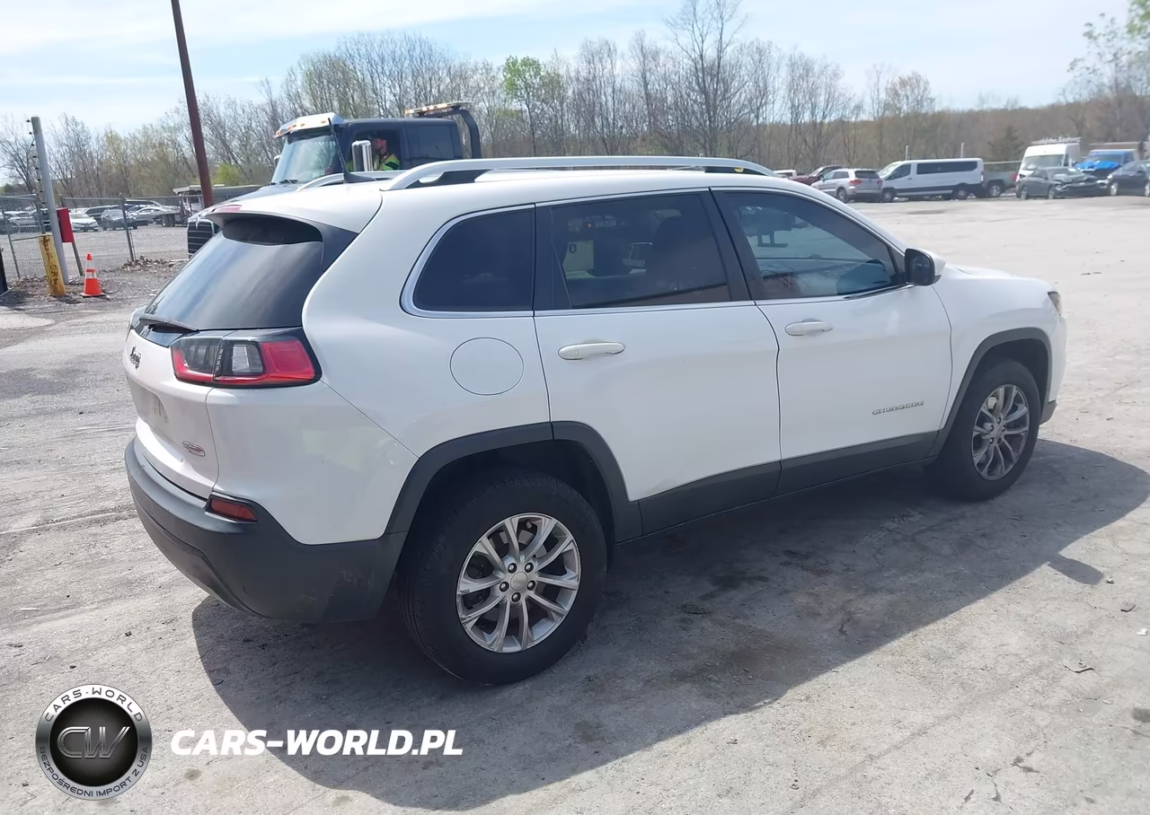 2019 Jeep Cherokee Latitude 4X4 VIN:1C4PJMCB7KD260648 - 4