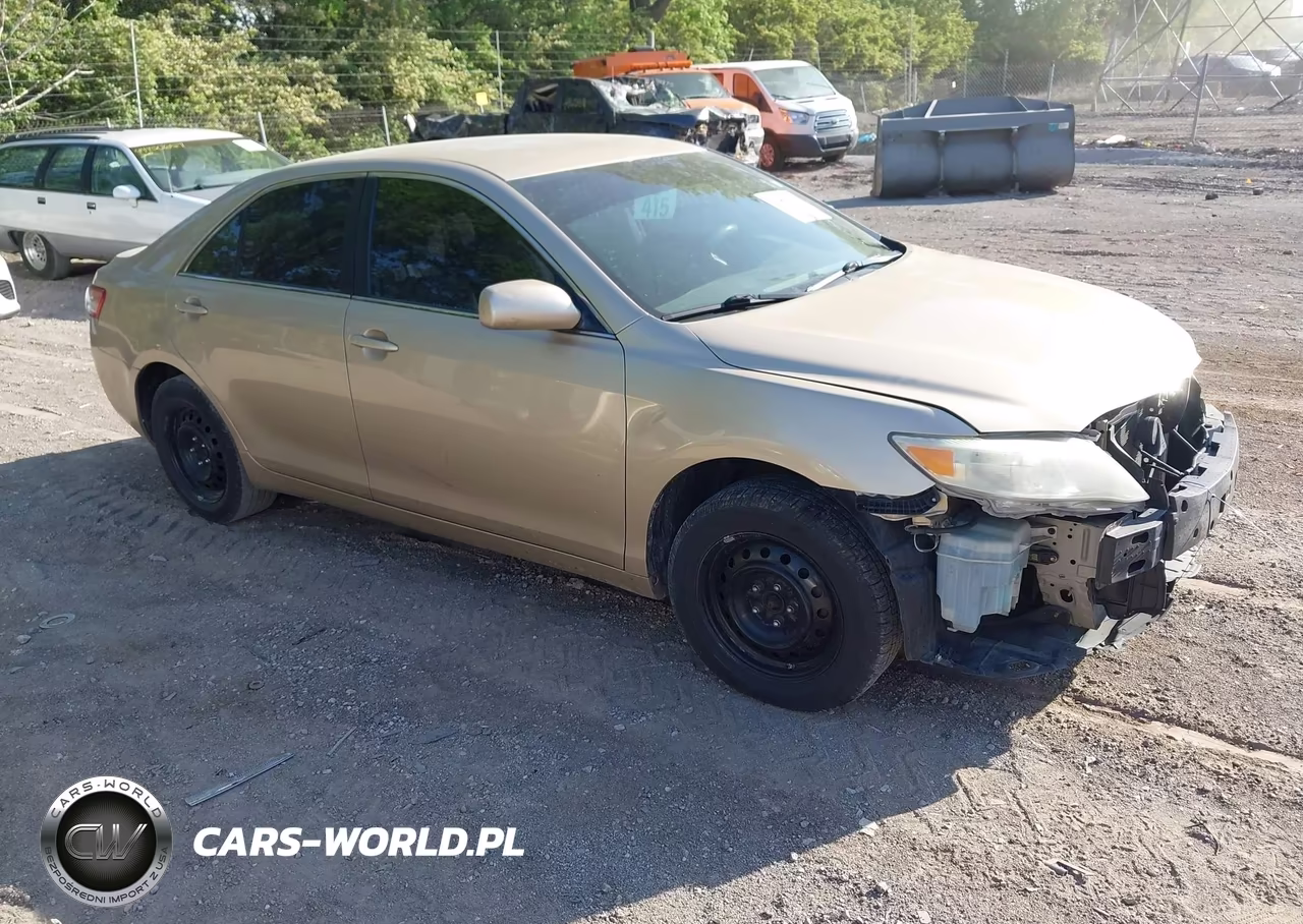2010 Toyota Camry Le – zdjęcie 1 z 11