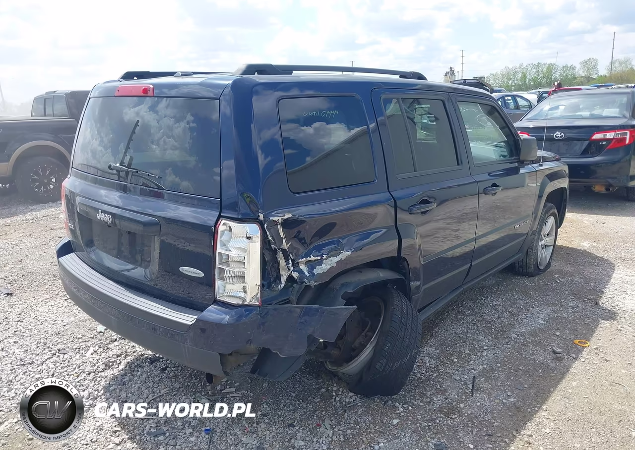 2014 Jeep Patriot Latitude VIN:1C4NJRFBXED688735 - 4
