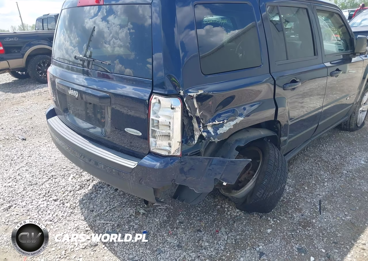 2014 Jeep Patriot Latitude VIN:1C4NJRFBXED688735 - 6
