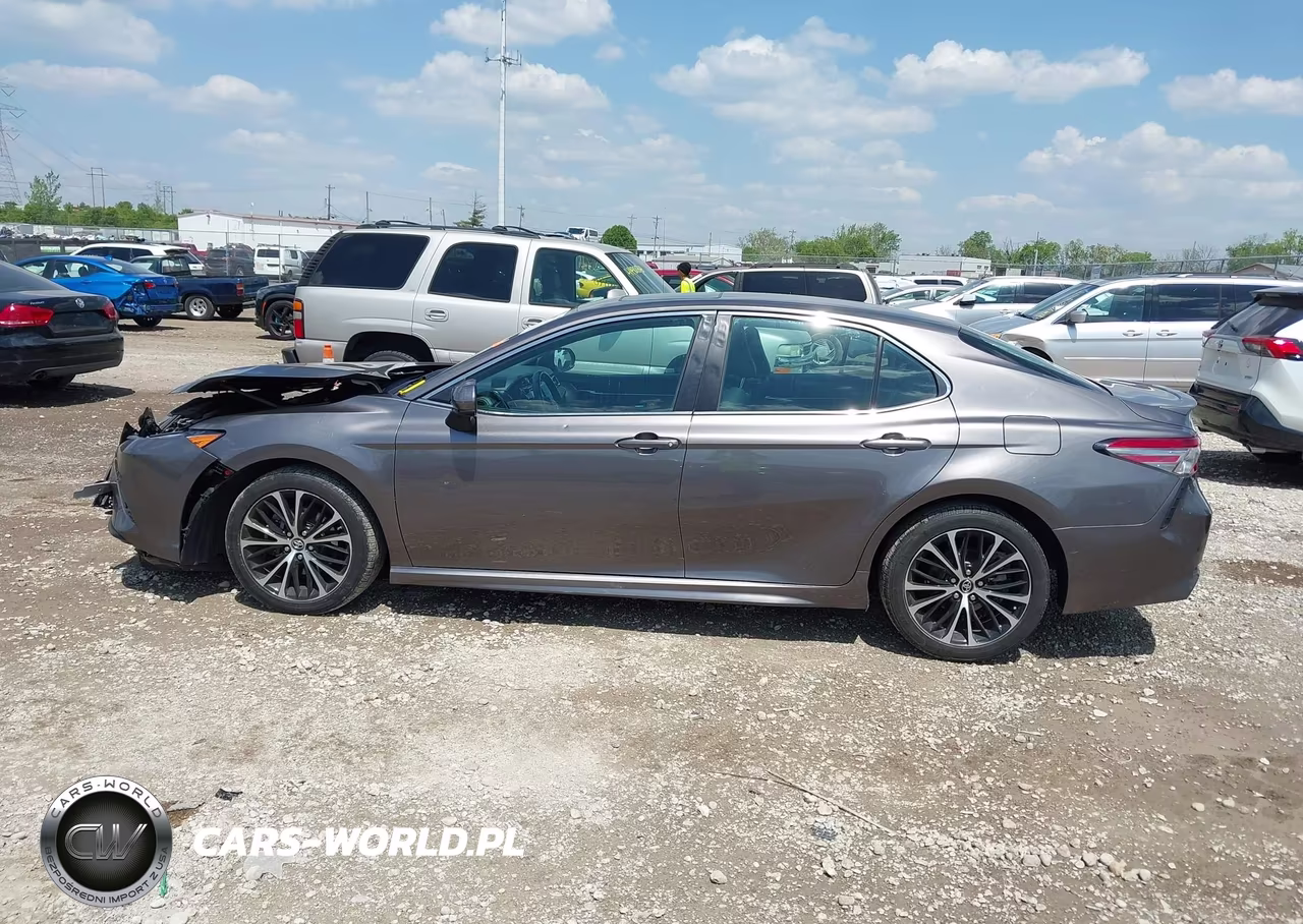 2018 Toyota Camry Se VIN:4T1B11HK2JU569780 - 14
