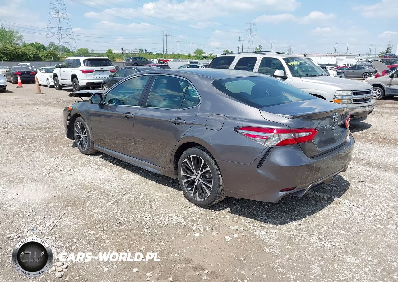 2018 Toyota Camry Se VIN:4T1B11HK2JU569780 - 3