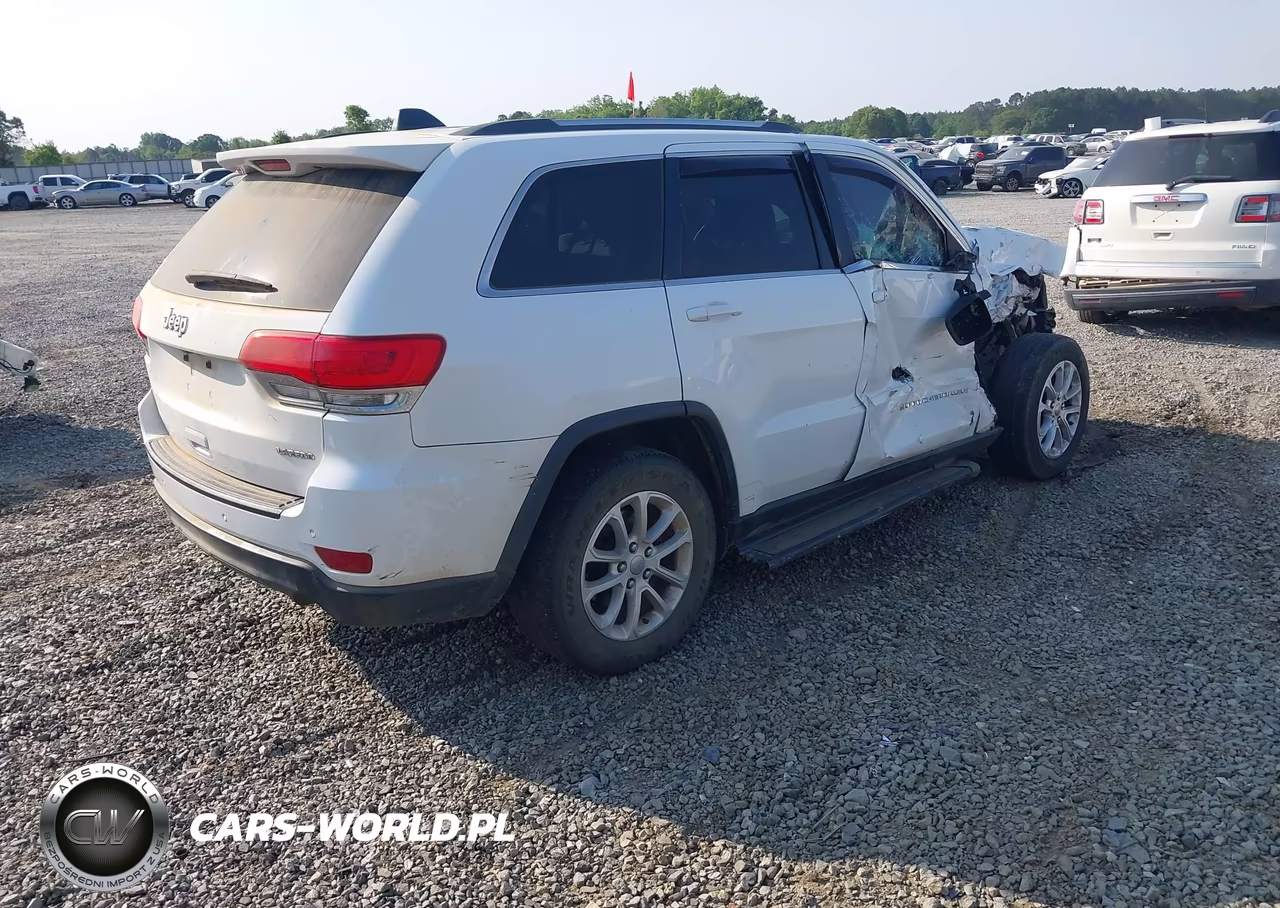 2015 Jeep Grand Cherokee Laredo VIN:1C4RJEAG5FC219153 - 4
