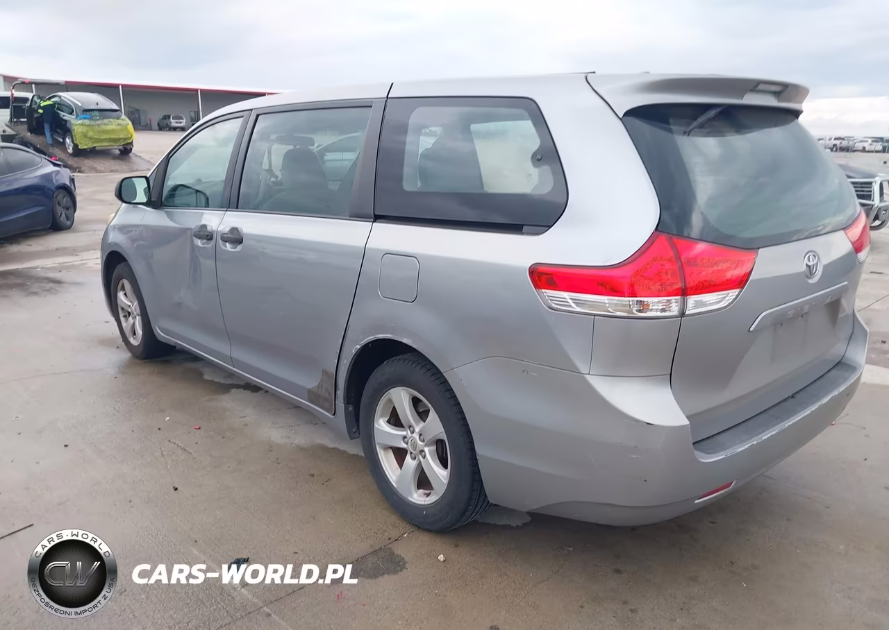 2011 Toyota Sienna VIN:5TDKA3DC8BS006785 - 3