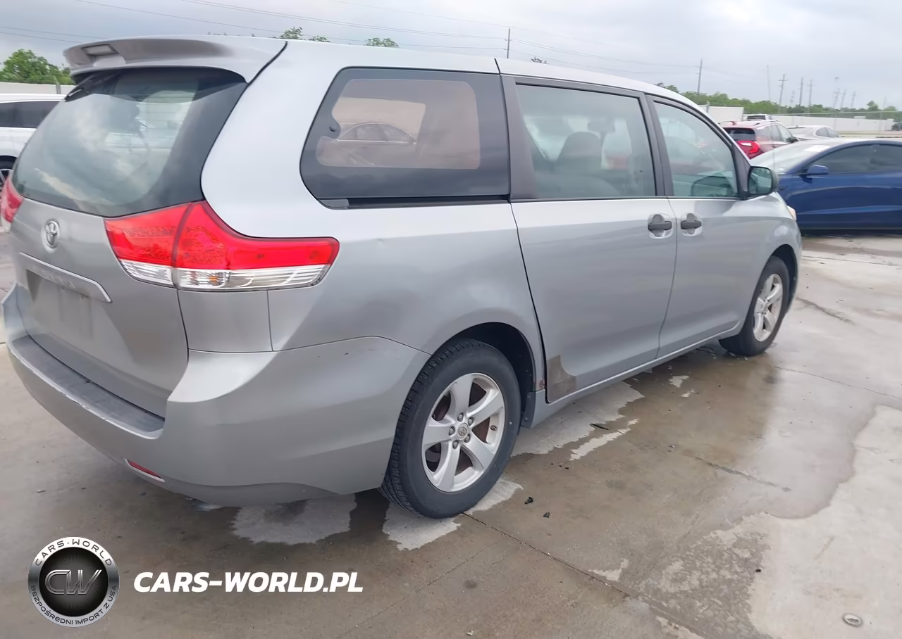 2011 Toyota Sienna VIN:5TDKA3DC8BS006785 - 4
