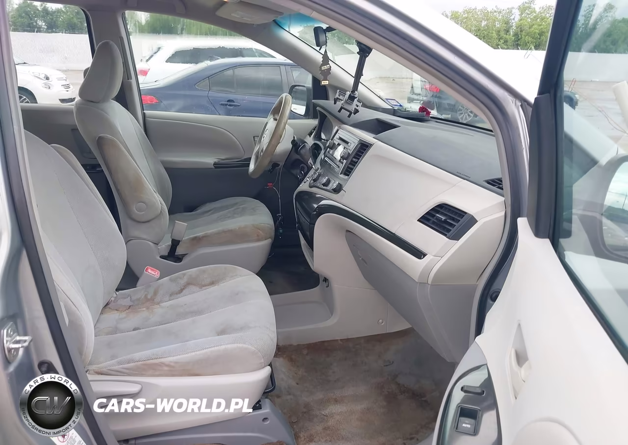2011 Toyota Sienna VIN:5TDKA3DC8BS006785 - 5