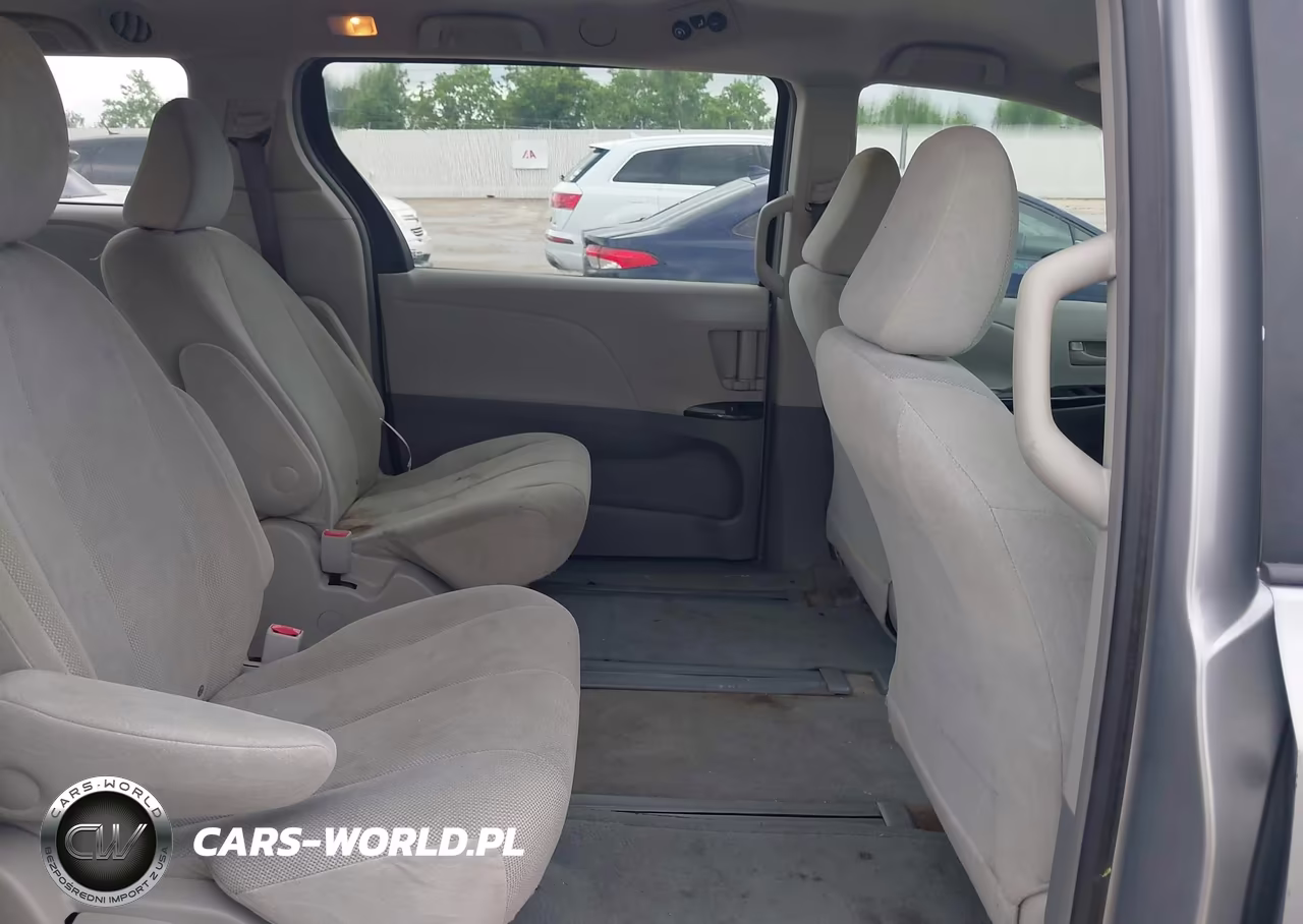 2011 Toyota Sienna VIN:5TDKA3DC8BS006785 - 8