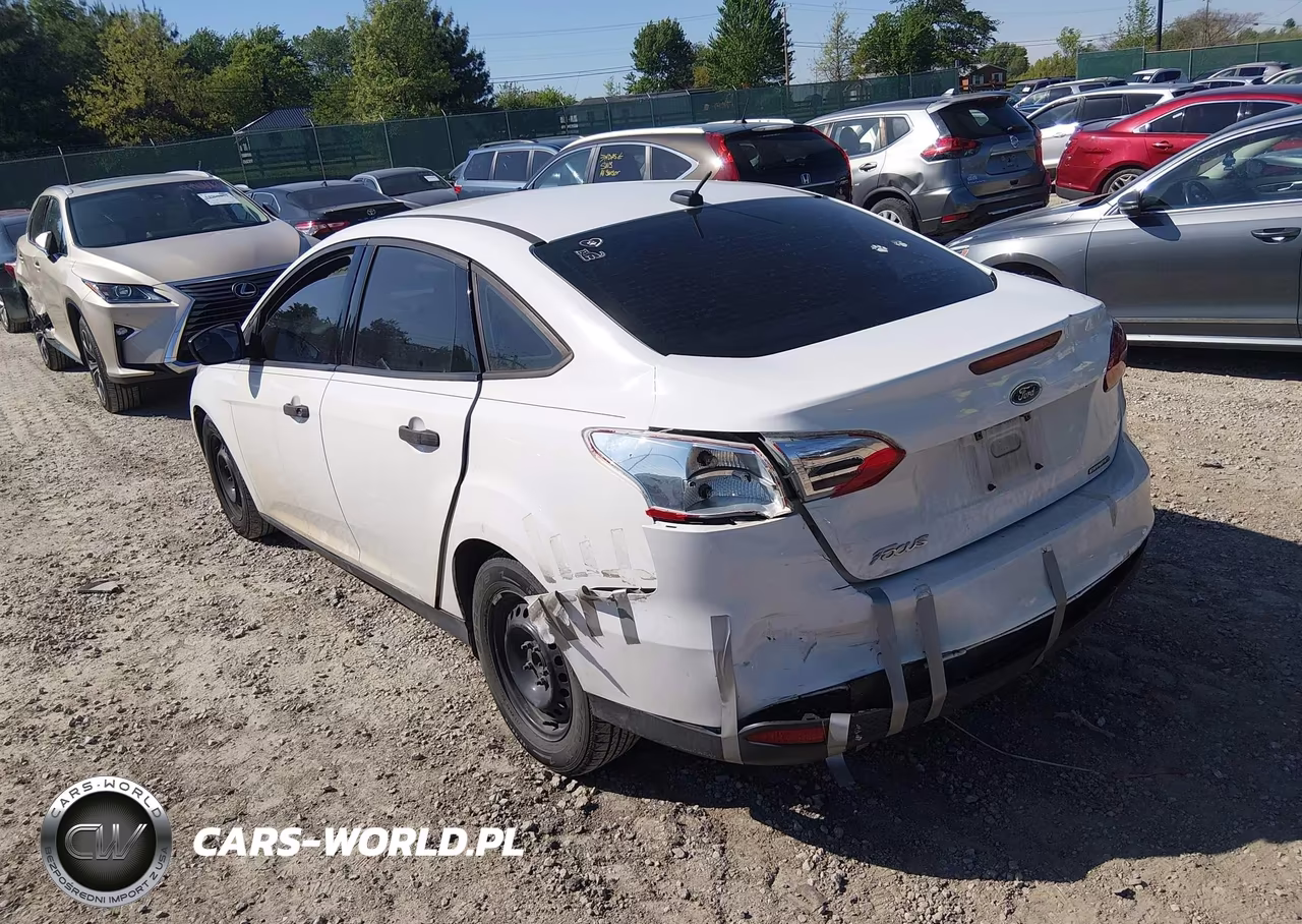 2015 Ford Focus S VIN:1FADP3E28FL217947 - 3