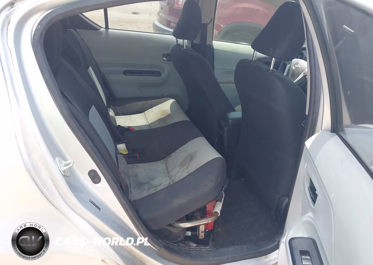 2014 Toyota Prius C Two VIN:JTDKDTB37E1064270 - 8