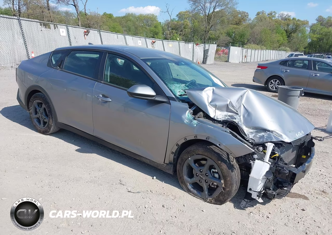 2026 Kia K4 Lxs – zdjęcie 1 z 17