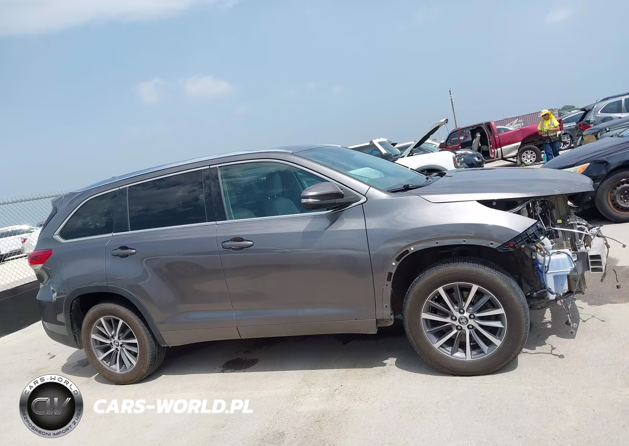 2018 Toyota Highlander Xle VIN:5TDKZRFH6JS541004 - 14