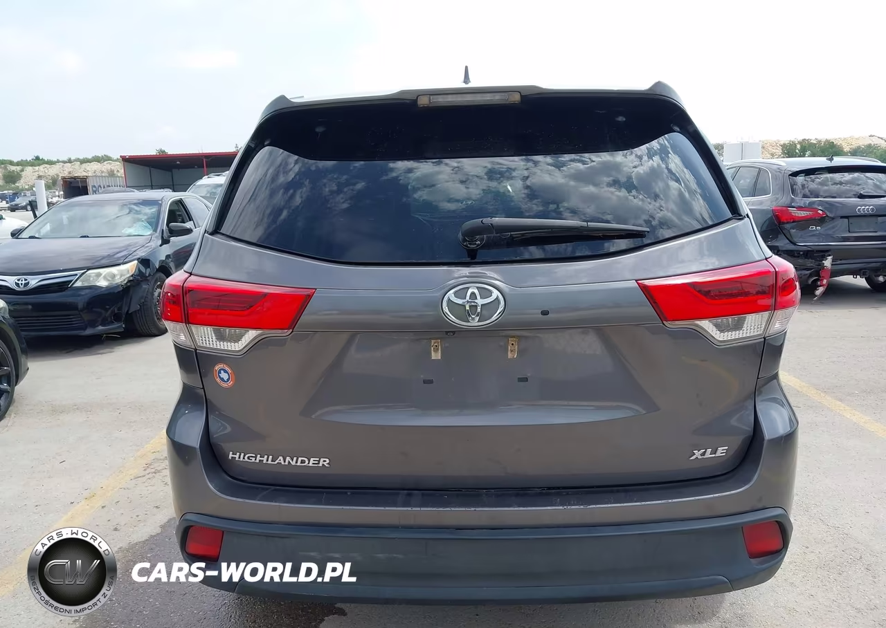2018 Toyota Highlander Xle VIN:5TDKZRFH6JS541004 - 17