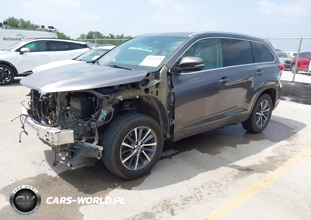 2018 Toyota Highlander Xle VIN:5TDKZRFH6JS541004 - 2