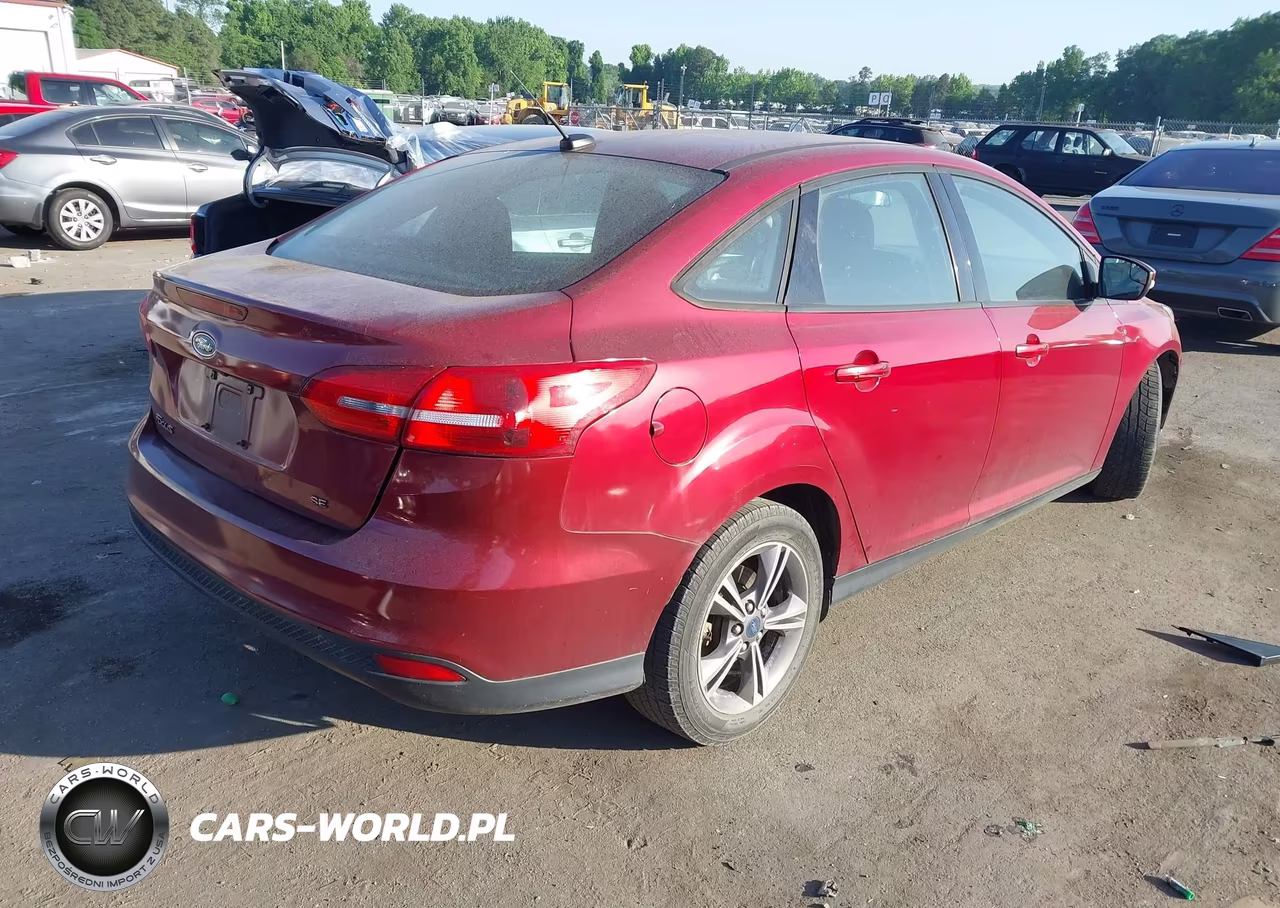 2017 Ford Focus Se VIN:1FADP3FEXHL269981 - 4