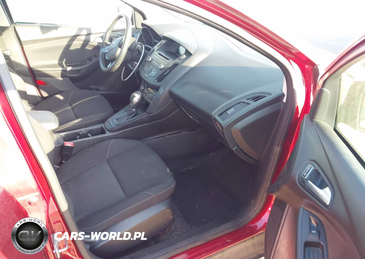 2017 Ford Focus Se VIN:1FADP3FEXHL269981 - 5