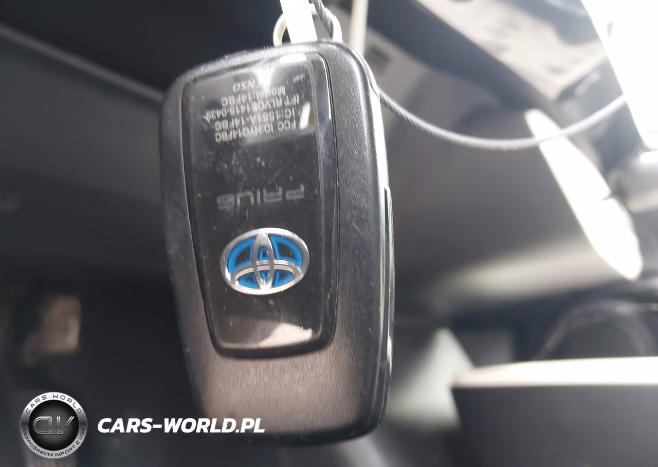 2016 Toyota Prius Three Touring VIN:JTDKARFU2G3008713 - 11