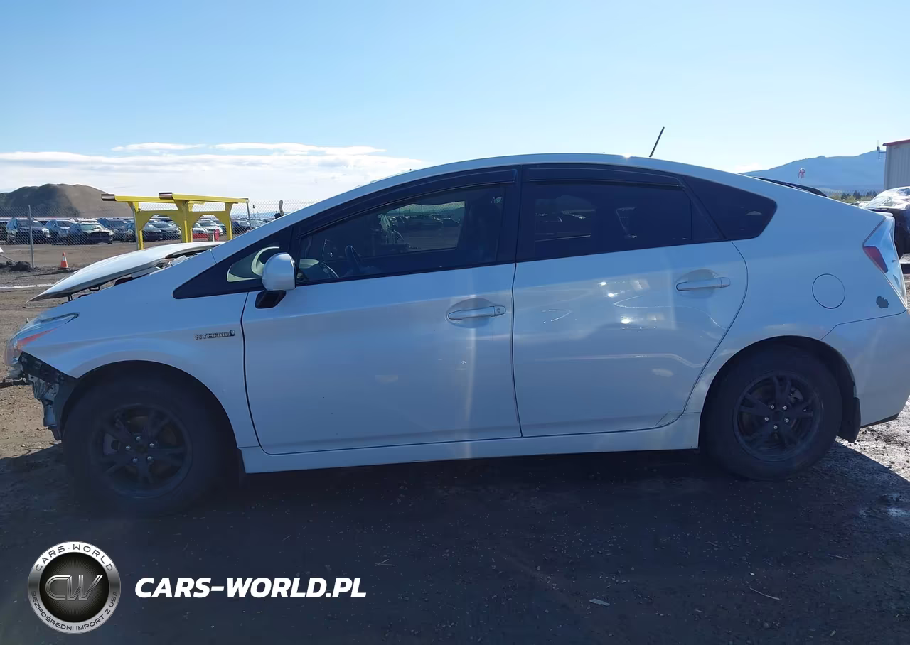 2013 Toyota Prius Four VIN:JTDKN3DU2D5631057 - 15