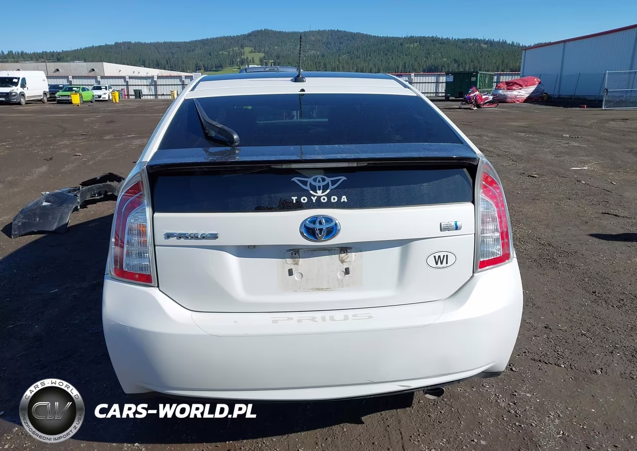 2013 Toyota Prius Four VIN:JTDKN3DU2D5631057 - 17