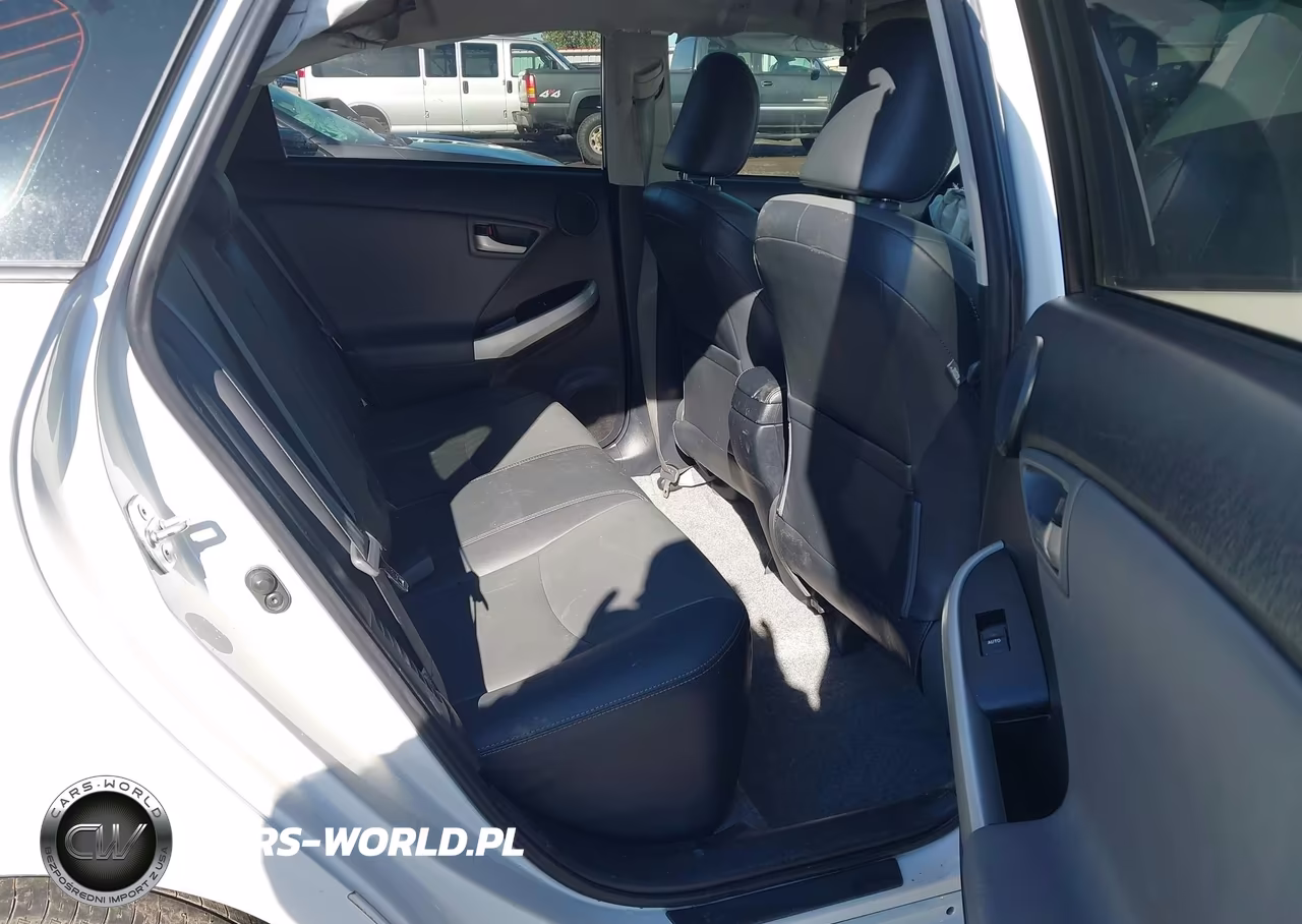 2013 Toyota Prius Four VIN:JTDKN3DU2D5631057 - 8