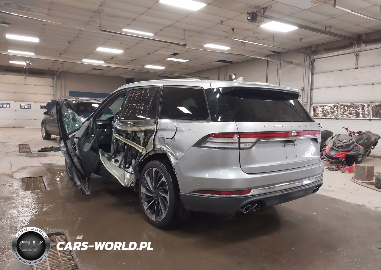 2020 Lincoln Aviator Reserve VIN:5LM5J7XC8LGL16536 - 3