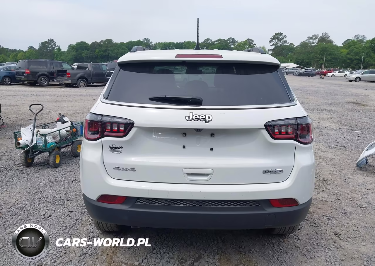 2025 Jeep Compass Latitude 4X4 VIN:3C4NJDBN0ST608318 - 17