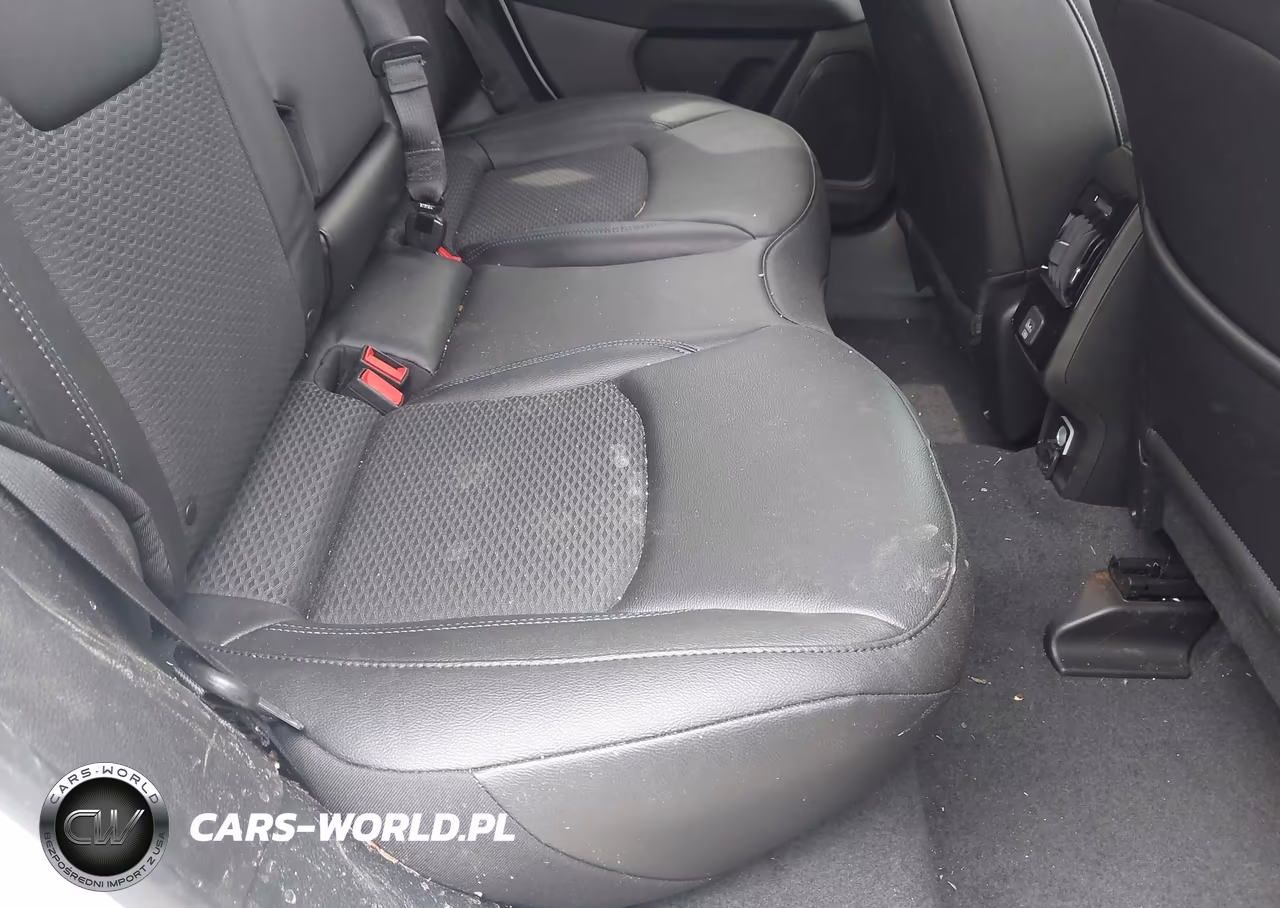 2025 Jeep Compass Latitude 4X4 VIN:3C4NJDBN0ST608318 - 8