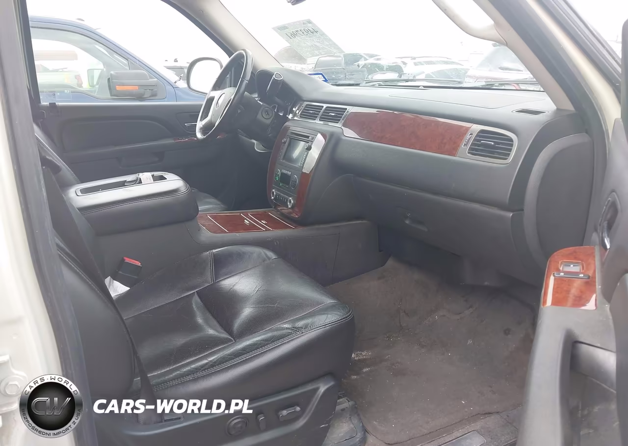 2010 Chevrolet Tahoe Ltz VIN:1GNUCCE03AR122892 - 5