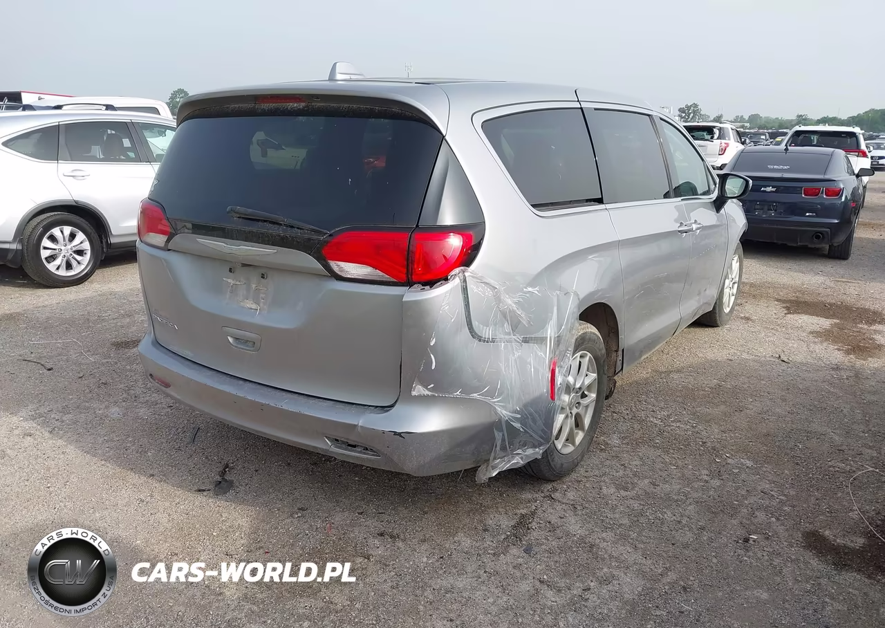2017 Chrysler Pacifica Lx VIN:2C4RC1CG2HR823740 - 4