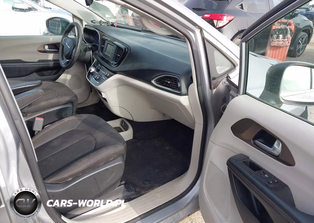 2017 Chrysler Pacifica Lx VIN:2C4RC1CG2HR823740 - 5
