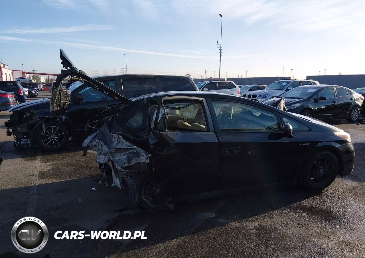 2013 Toyota Prius Three VIN:JTDKN3DU6D5688183 - 13