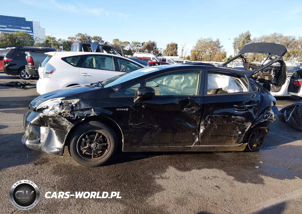 2013 Toyota Prius Three VIN:JTDKN3DU6D5688183 - 14